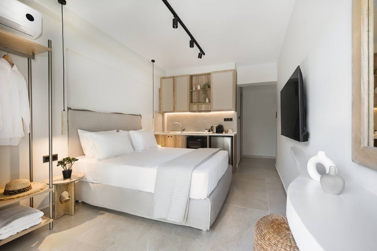 Deluxe Double Studio with Pool Access